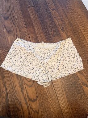 Pretties Women’s Floral Lace-Trim Sleep Shorts - Cream with Purple Print